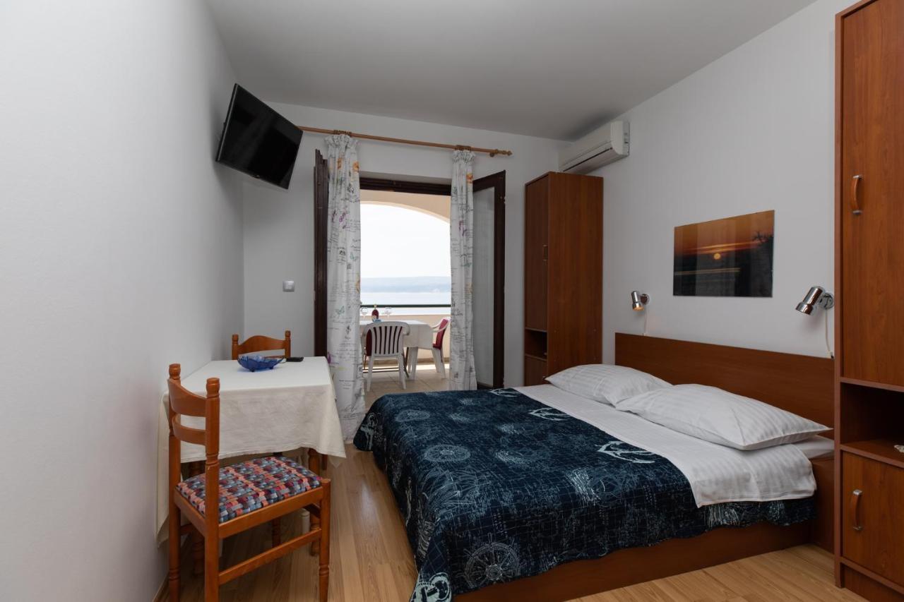 Apartments By The Sea Medici, Omis - 1046 ميميتسا المظهر الخارجي الصورة