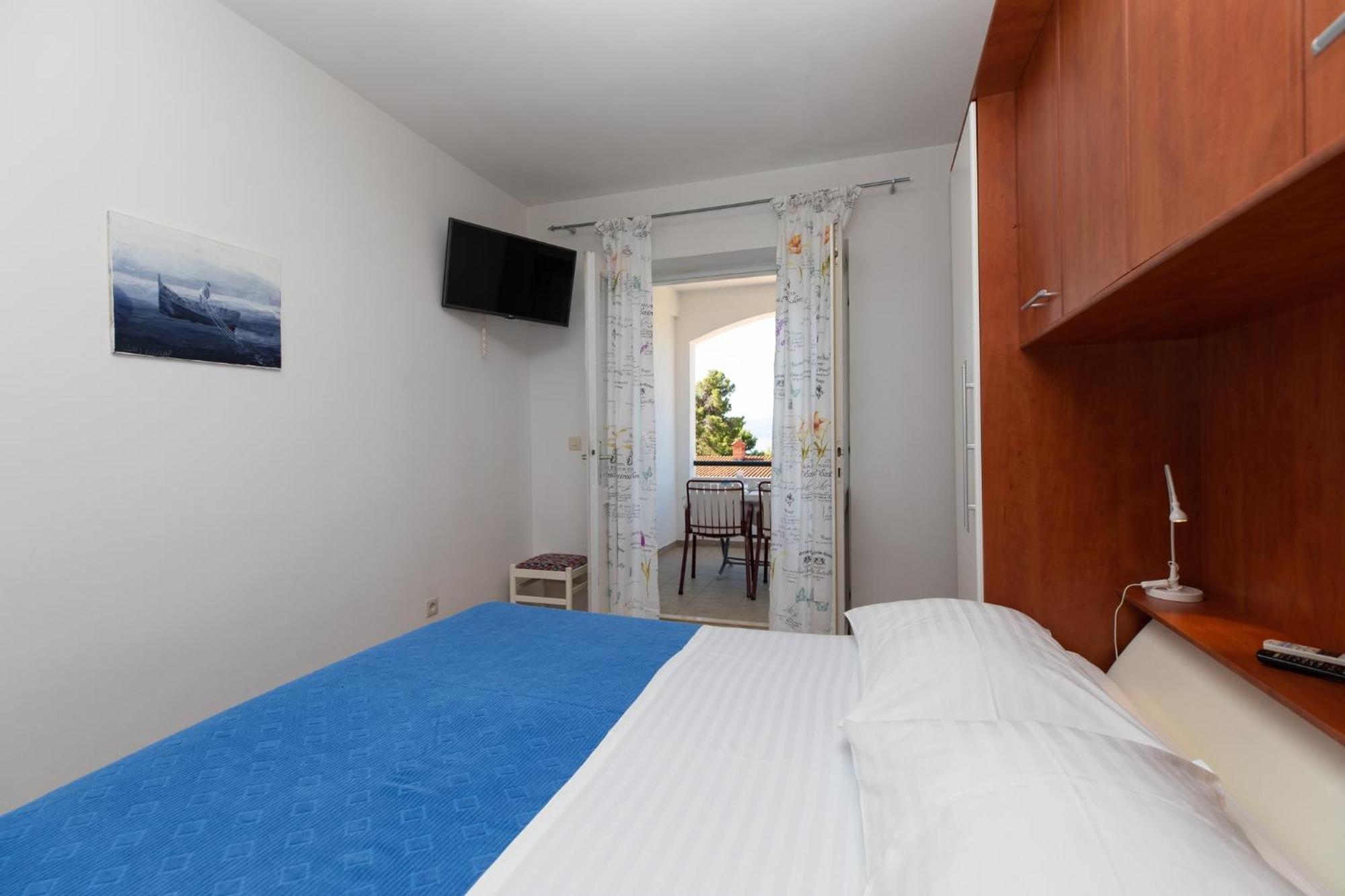 Apartments By The Sea Medici, Omis - 1046 ميميتسا الغرفة الصورة